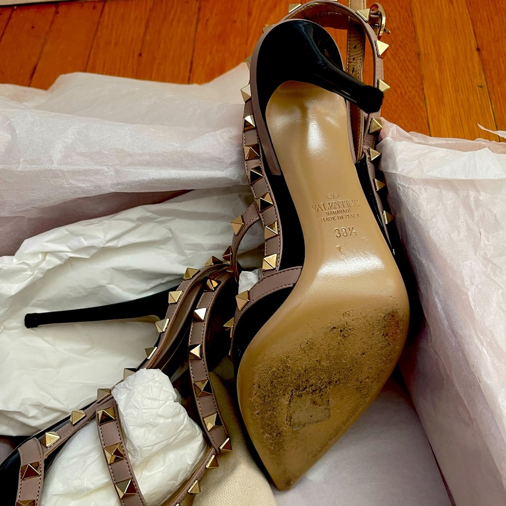 Used pair of Navy Valentino heels.